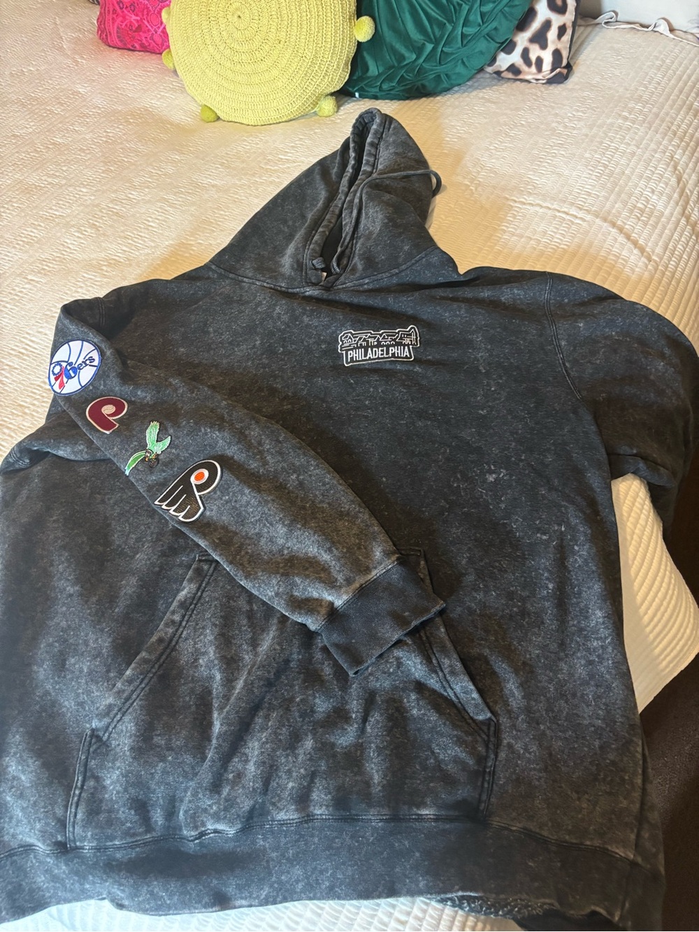 Philadelphia Graphic Hoodie in Washed Black